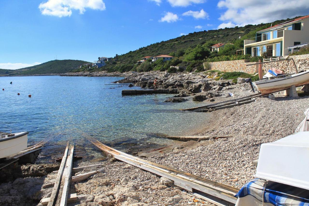 Apartments By The Sea Milna, Vis - 8896 エクステリア 写真